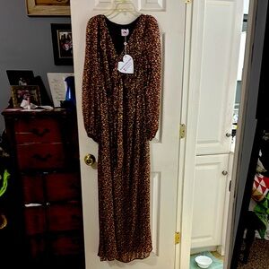 New buddy love dress with spilt up both sides . Very pretty